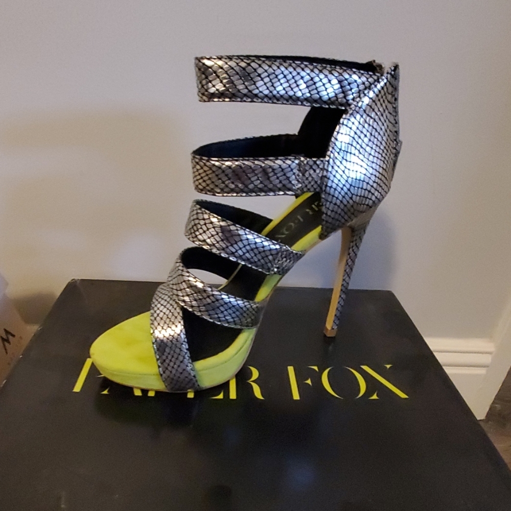 NWT Silver Stiletto heels size 8